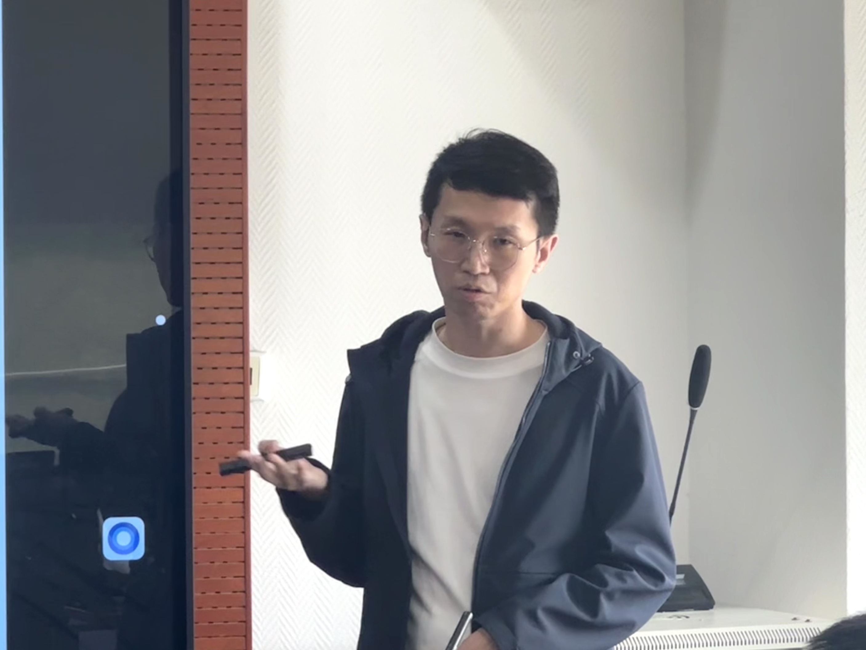主讲人.jpg
